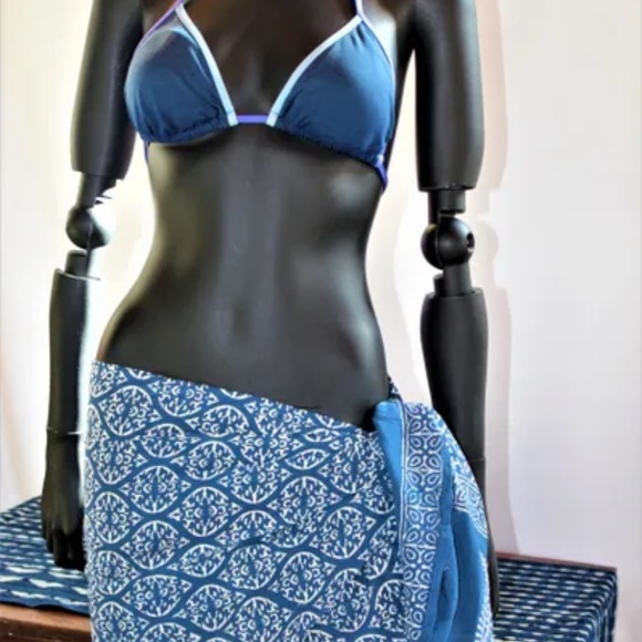 Versatile Indigo India Hand-Block Ornament Print Cotton Fabric, 22 X 67 Inches - Picture 3 of 4